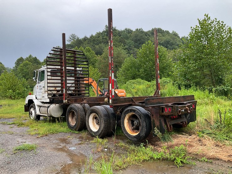 #141-•-1988-freightliner-log-truck-image-3