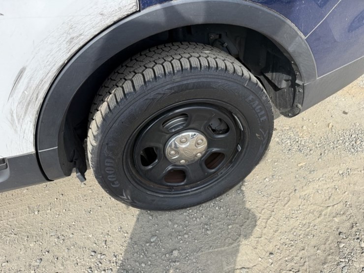2015-ford-explorer-image-11