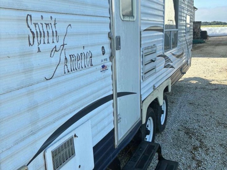 #668-•-spirit-of-america-camper-image-2
