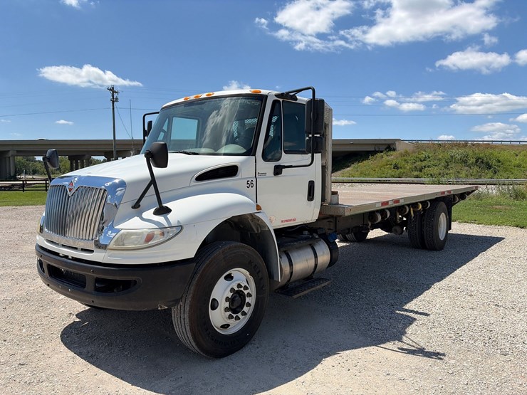 2018-international-durastar-4300-image-1