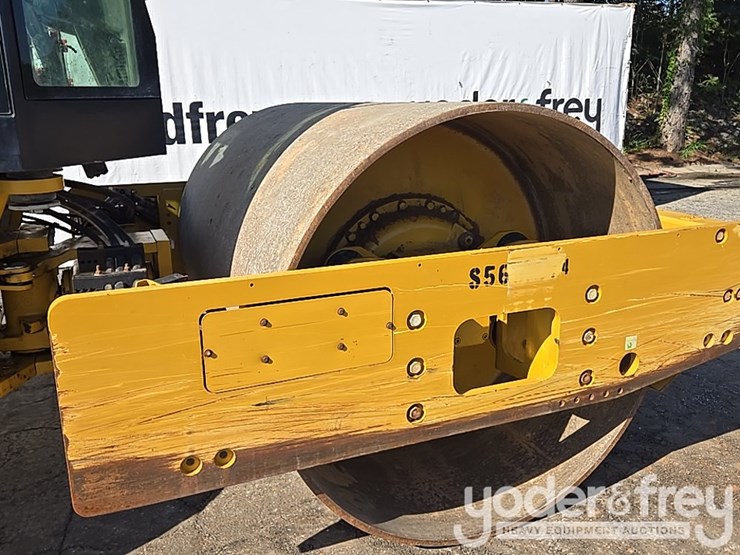 2020-caterpillar-cs56b-image-15