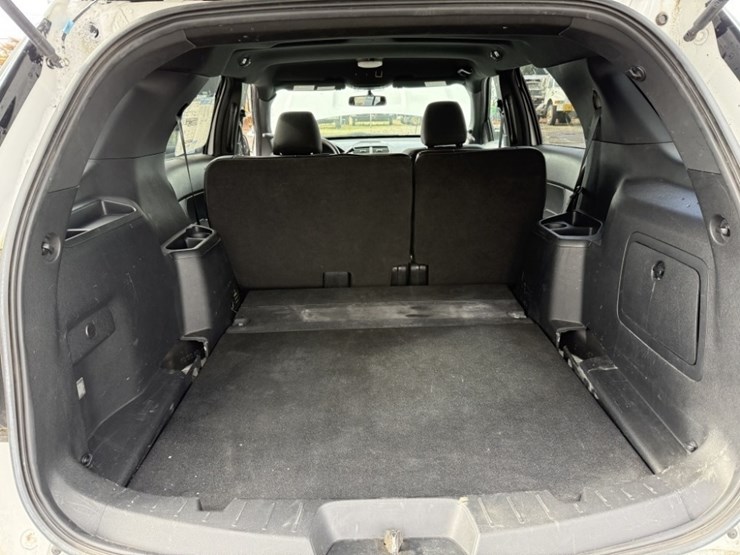 2017-ford-explorer-image-21
