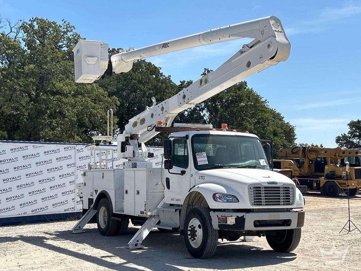 2019-freightliner-m2-106-image-4