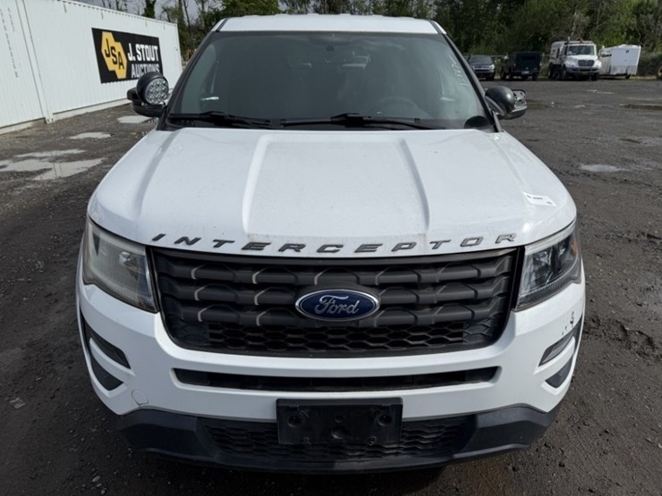 2017-ford-explorer-image-8