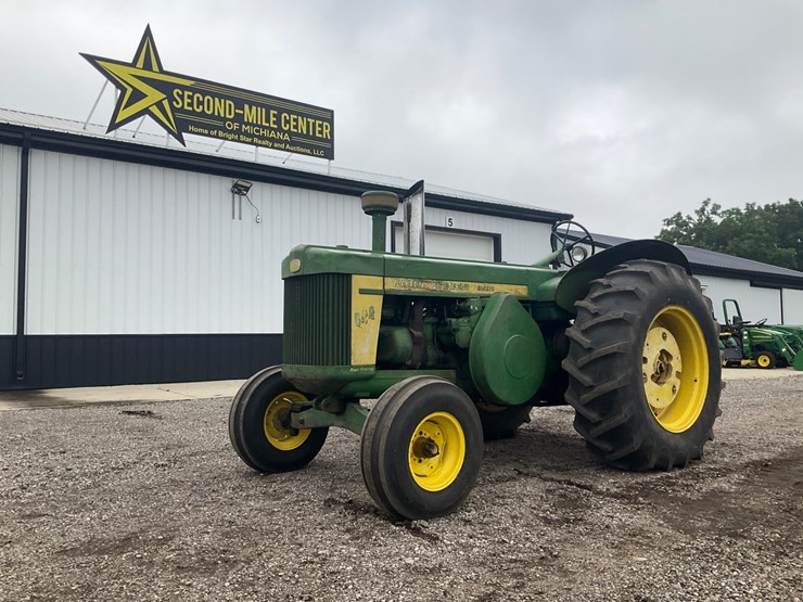 1958-john-deere-820-image-1