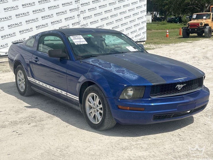 2005-ford-mustang-coupe-image-2