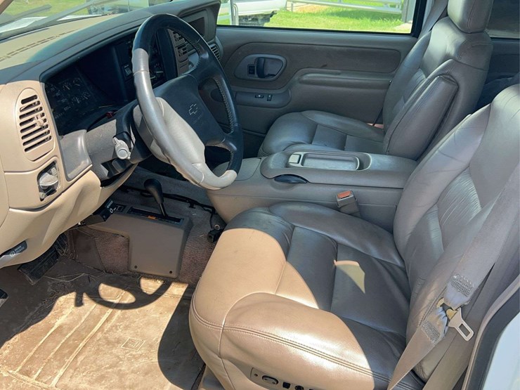2000-chevrolet-3500-image-14