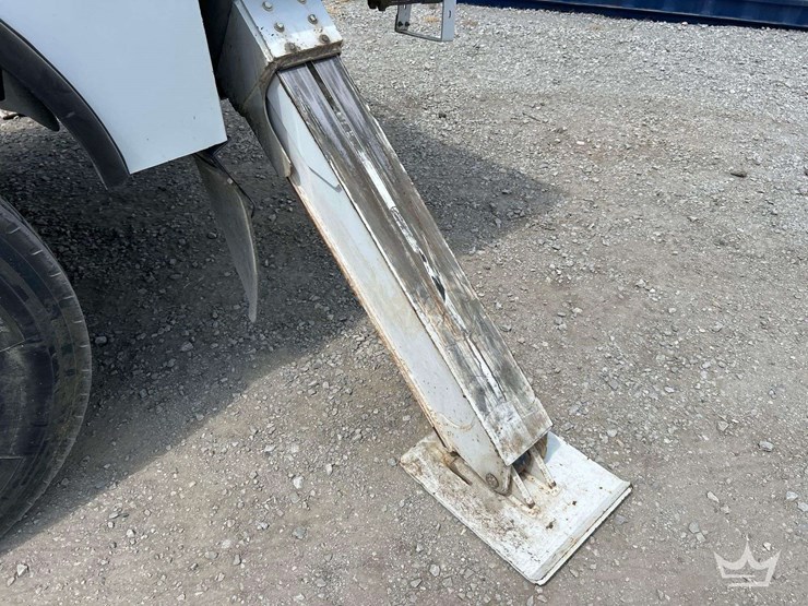 2019-freightliner-m2-106-image-20