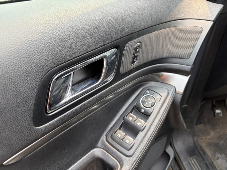 2018-ford-explorer-image-26