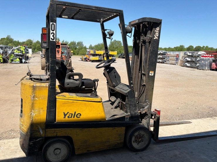 #1355-•-2004-yale-glc040-forklift-image-6