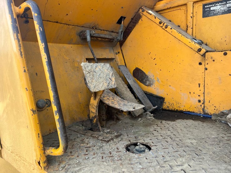 #134-•-1977-grover-rt620s-rough-terrain-crane-image-57