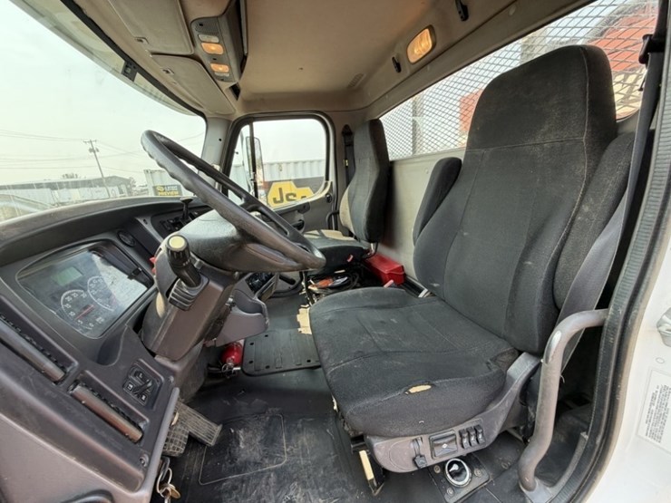 2018-freightliner-108sd-image-29