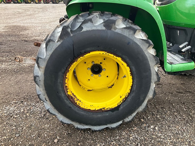john-deere-3038e-image-33
