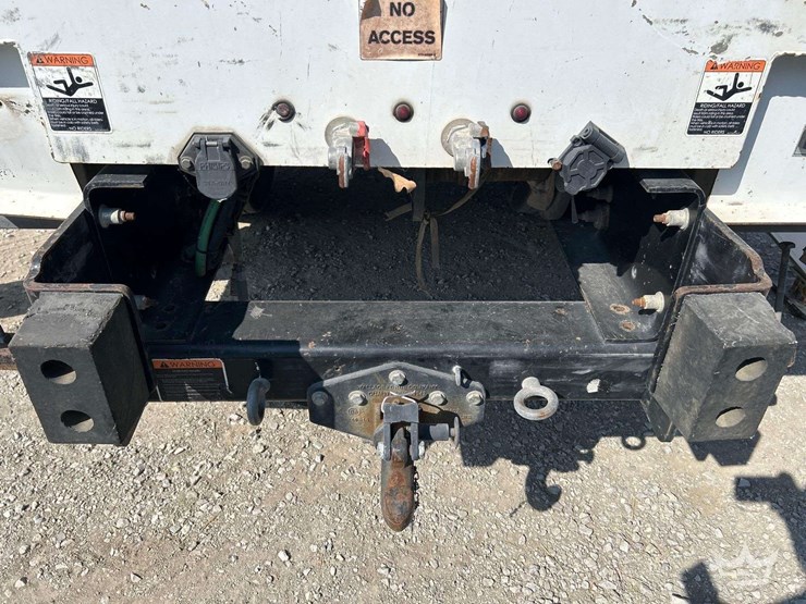 2019-freightliner-m2-106-image-24