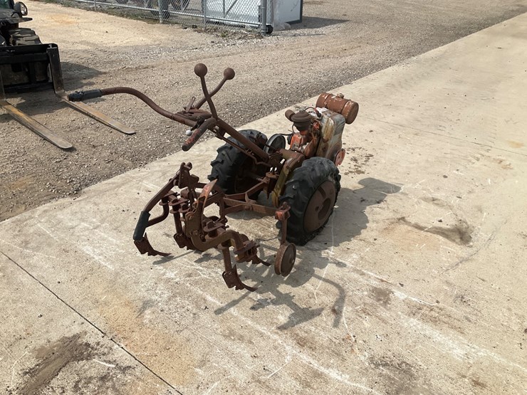 #5041-•-montgomery-ward-&-co.-walk-behind-tractor-with-cultivator-attachment-image-4