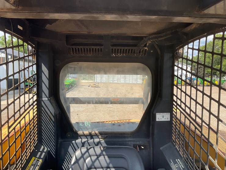 john-deere-325-image-21