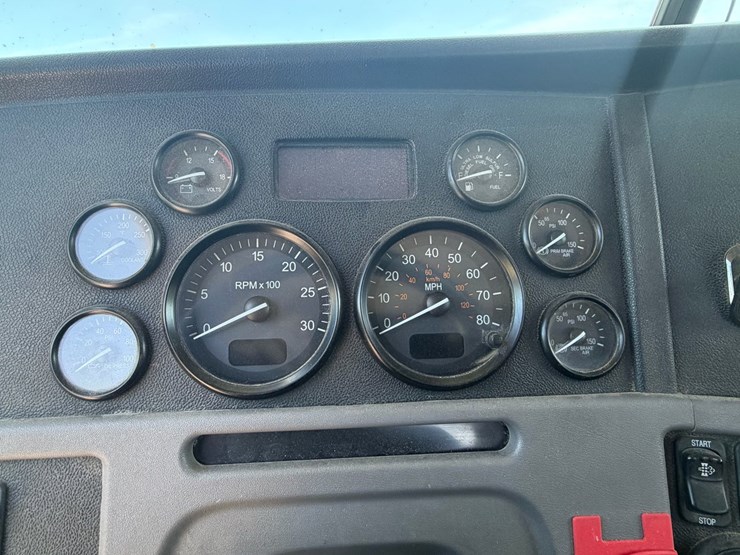 2015-peterbilt-365-t/a-daycab-truck-tractor-image-34