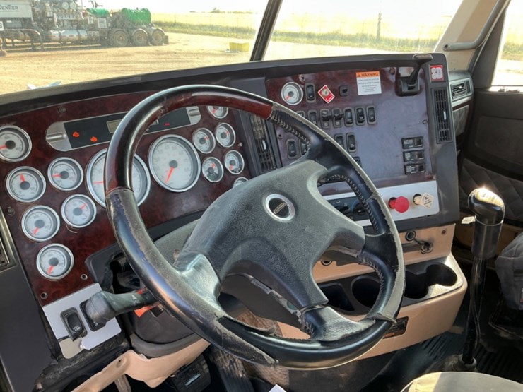 2011-freightliner-coronado-122-sd-image-21
