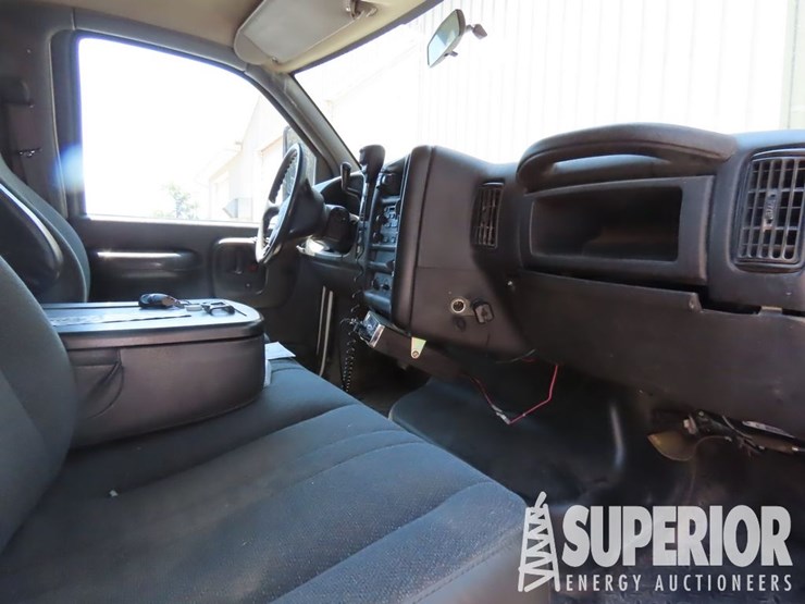 2006-gmc-c5500-4wd-crew-cab-service-truck-image-11