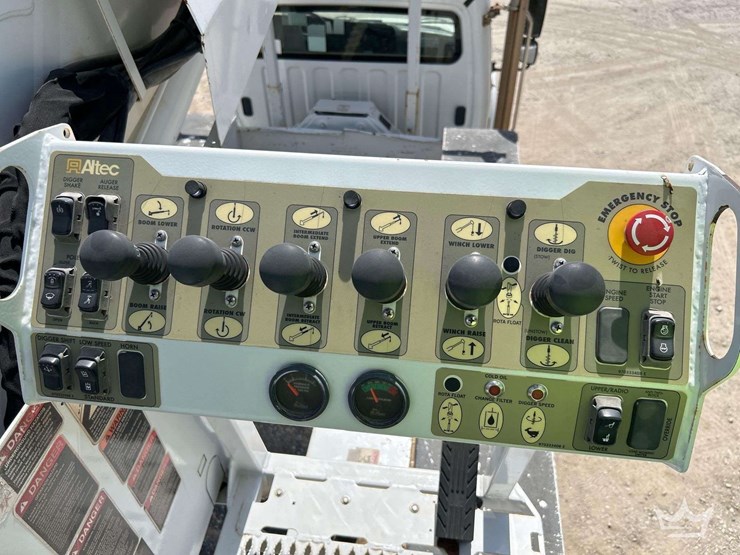 2019-freightliner-m2-106-image-34