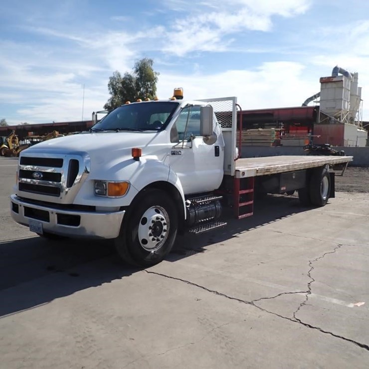 2013 FORD F650