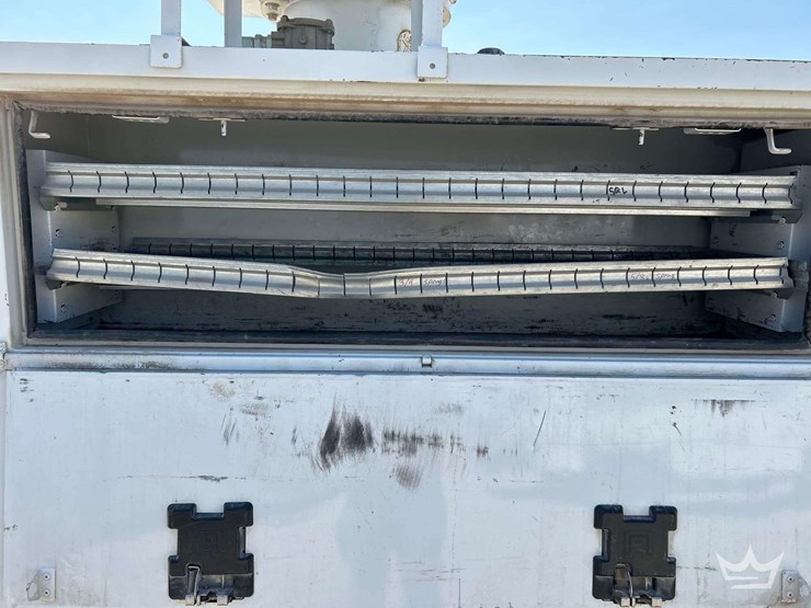 2019-freightliner-m2-106-image-26