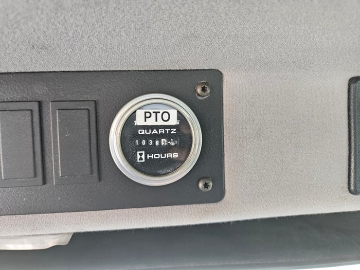 2002-freightliner-fl80-image-65