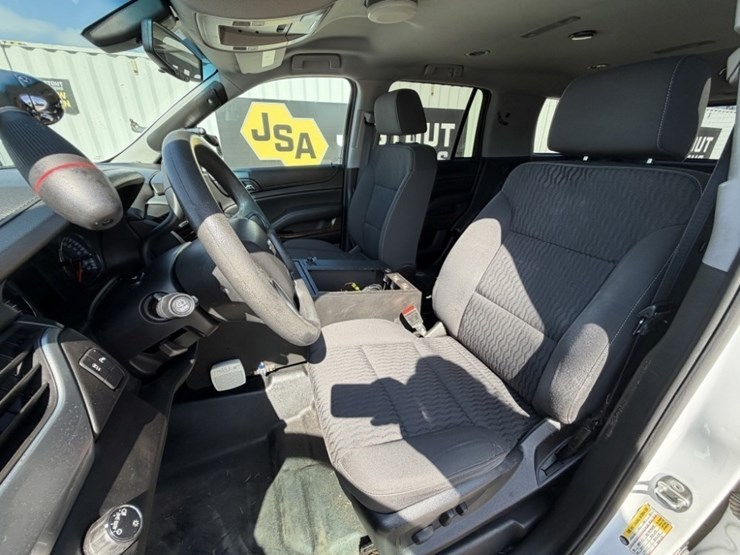 2016-chevrolet-tahoe-image-28