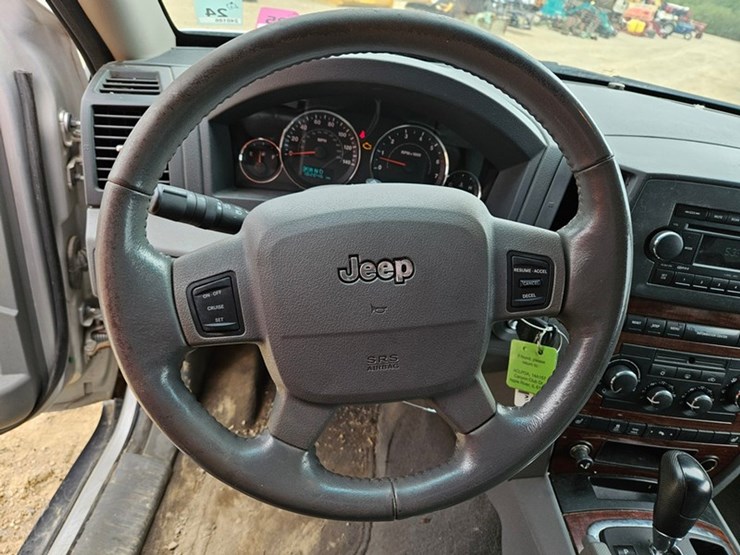 #60-•-2007-jeep-sport-utility-sedan-image-34