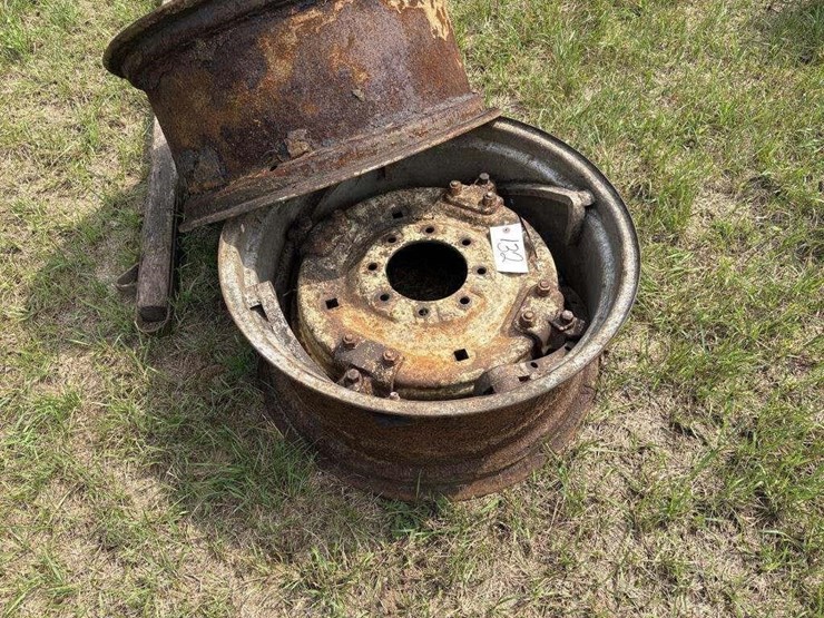 allis-chalmers-d15-rear-wheel-rims---rough-shape-image-3