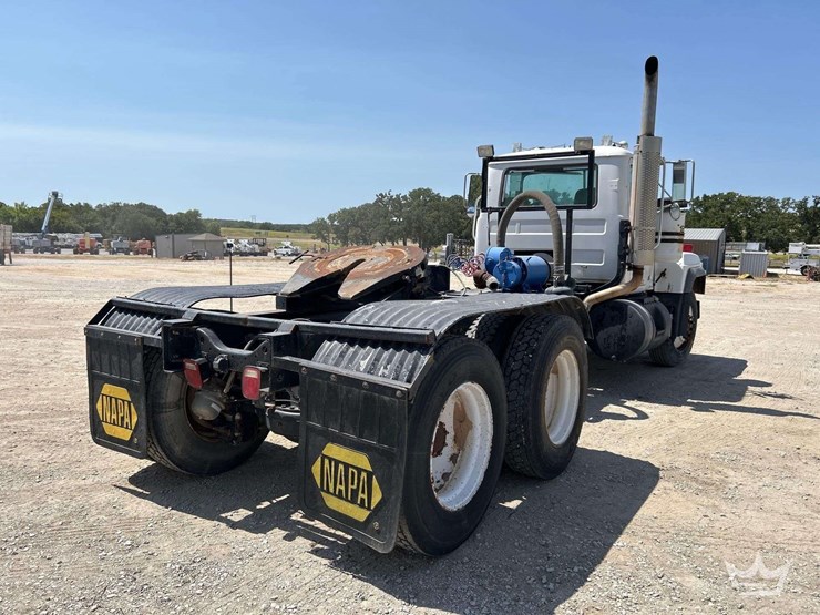2001-mack-rd690s-image-4