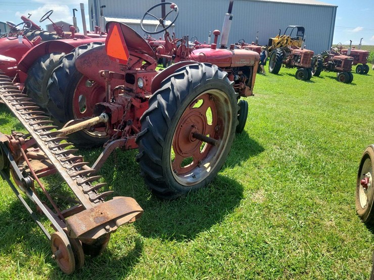 farmall-200-with-fast-hitch-sickle-mower-image-3