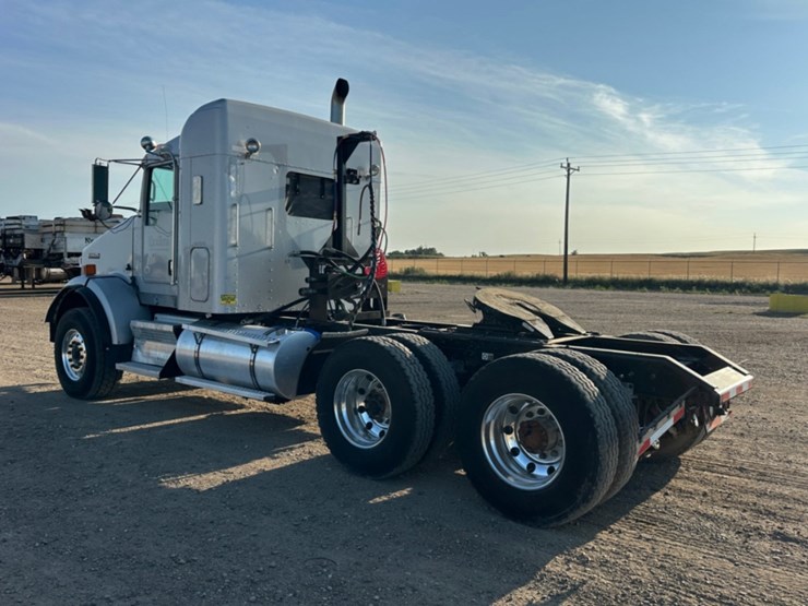 2015-kenworth-t800-image-7