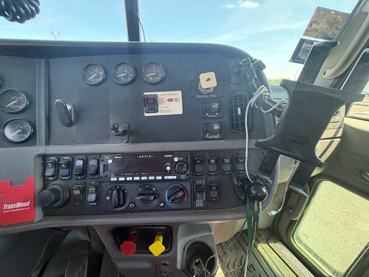 2015-peterbilt-365-t/a-daycab-truck-tractor-image-35