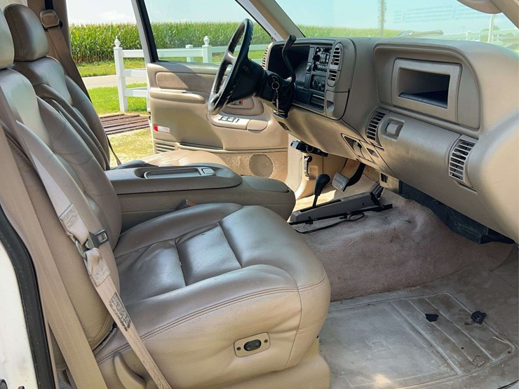 2000-chevrolet-3500-image-18