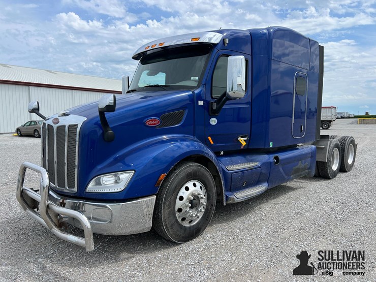 2019-peterbilt-384-image-1
