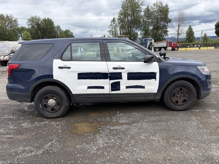2017-ford-explorer-image-3
