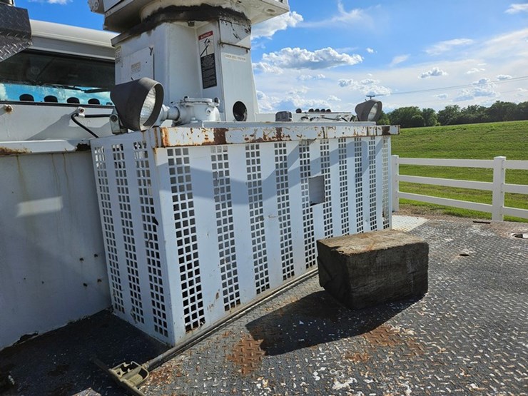 2002-freightliner-fl80-image-22