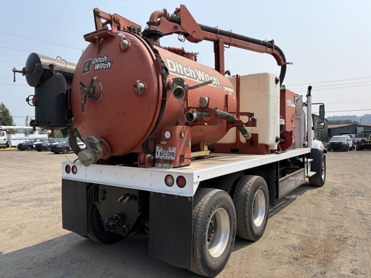 2018-freightliner-108sd-image-4