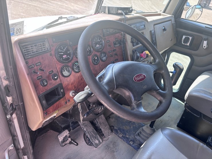 peterbilt-340-image-9