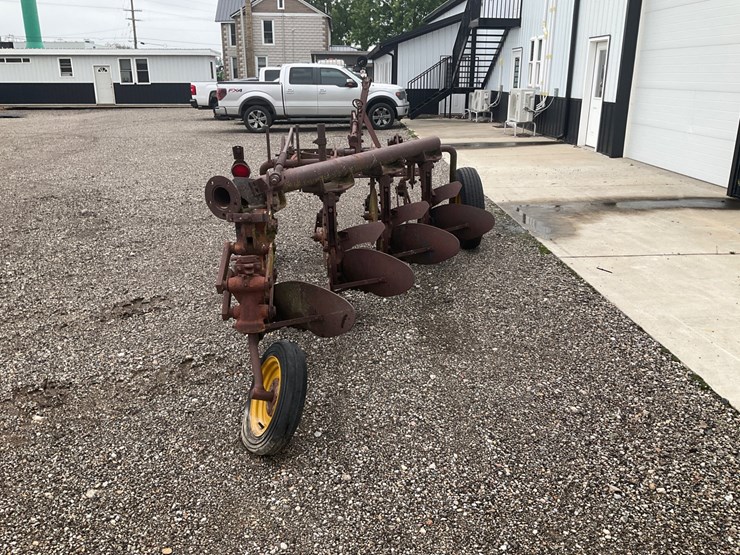 #5312-•-4-bottom-pull-type-moldboard-plow-image-3