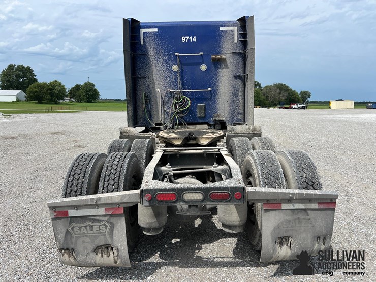 2019-peterbilt-384-image-6