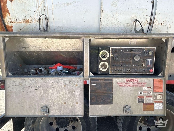 2015-freightliner-114sd-image-26