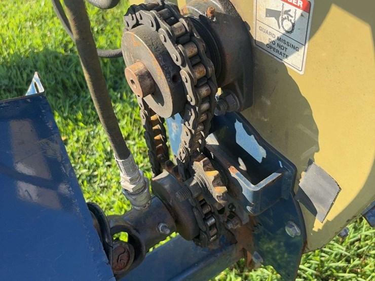 harvest-international-h1074x-swing-a-way-auger,-540pto-(in-building)-image-3
