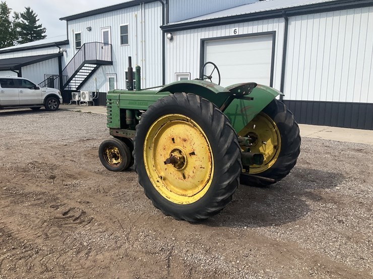1943-john-deere-model-b-image-2