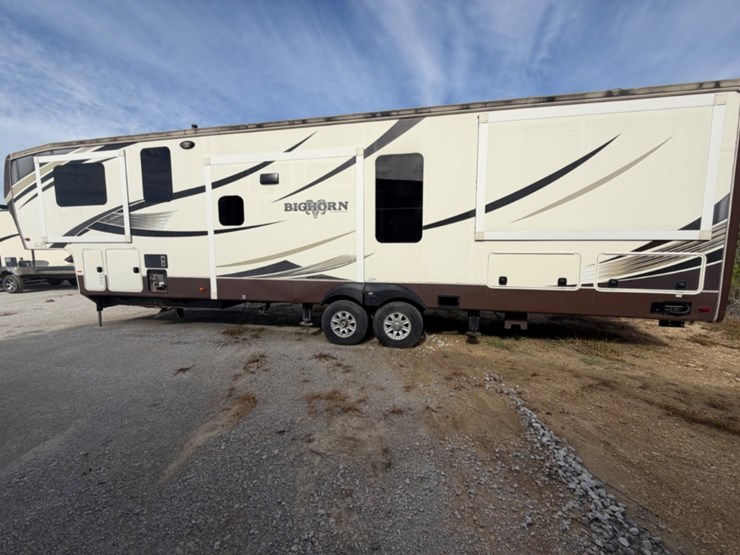 2016-bighorn-5th-wheel-image-8