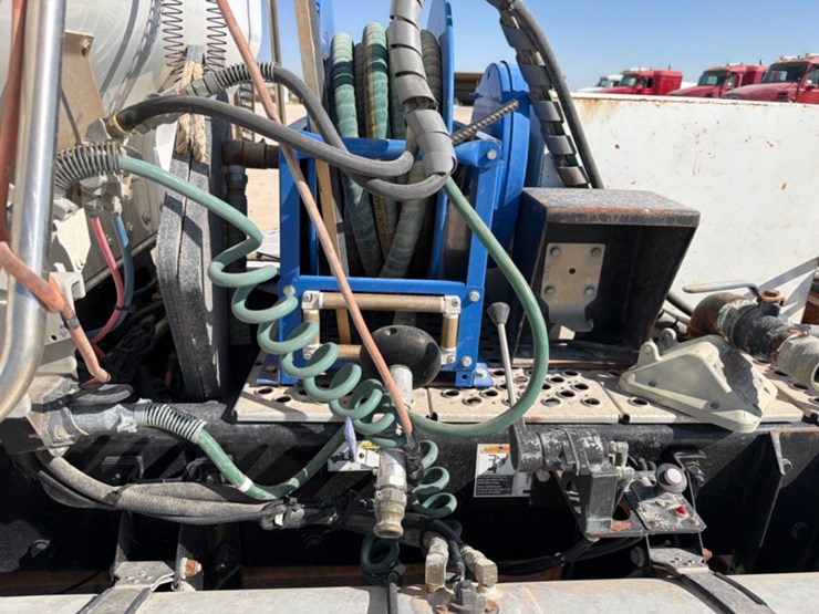 2014-kenworth-t800-image-13