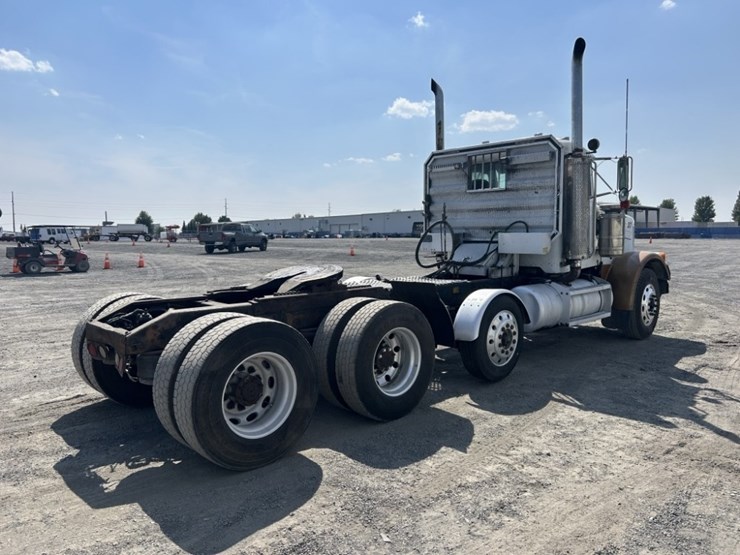 1994-peterbilt-378-image-5