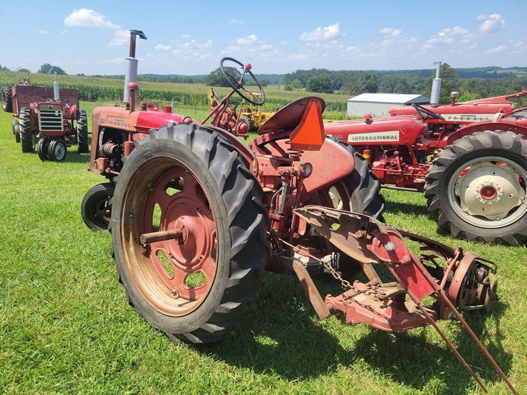 farmall-200-with-fast-hitch-sickle-mower-image-5