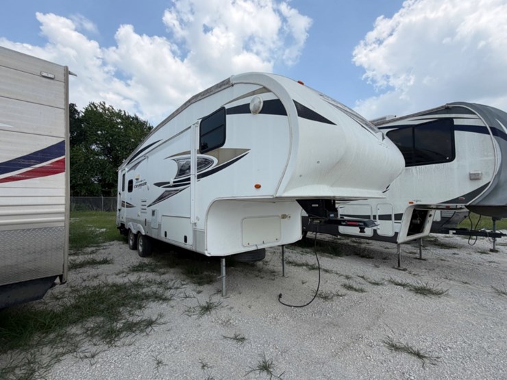 2011-crossroads-cruiser-ctx-fifth-wheel-image-3